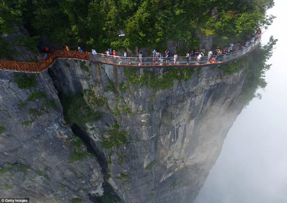 Tianmen Mountain Skywalk Coiling Dragon Cliff Curious Atlas